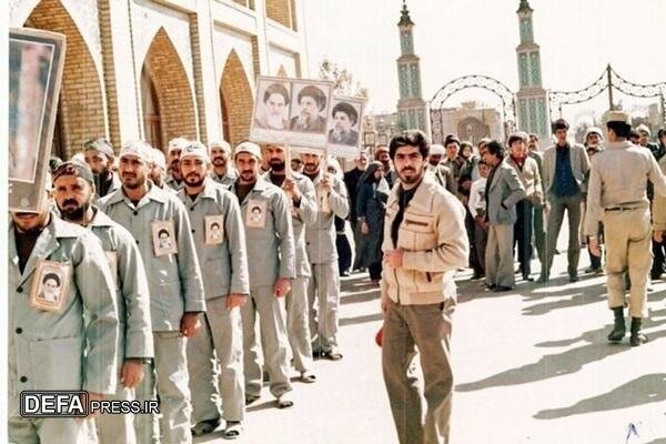 ماجرای توصیه پدرانه امام خمینی (ره) به رزمندگان درباره رفتار با اسرا/گمان نکنید آن خوی جنایتکاری و سبعیتی که در امثال صدام است، در اینان باشد ماجرای توصیه پدرانه امام خمینی (ره) به رزمندگان درباره رفتار با اسرا/گمان نکنید آن خوی جنایتکاری و سبعیتی که در امثال صدام است، در اینان باشد