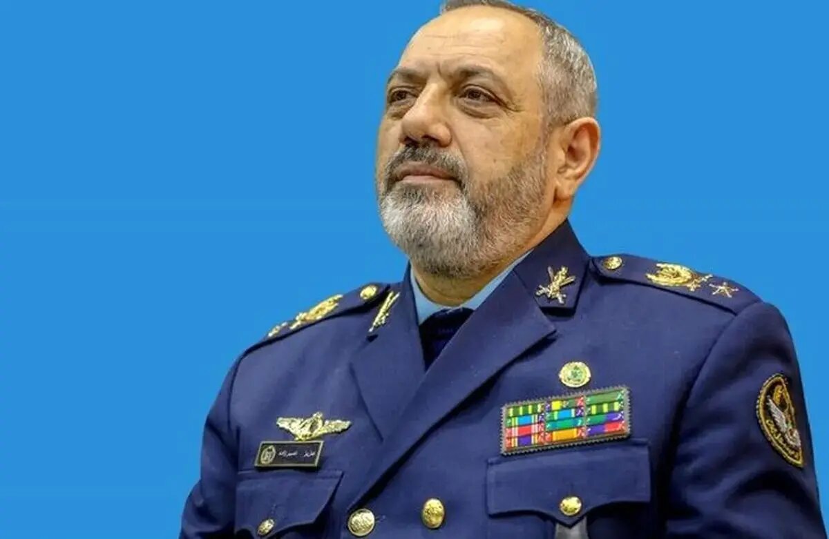 عزیز نصیرزاده با خانواده شهید سلامی دیدار کرد/ وزیر دفاع: توان موشکی ایران نه با جنگ نابود می شود و نه با مذاکره عزیز نصیرزاده با خانواده شهید سلامی دیدار کرد/ وزیر دفاع: توان موشکی ایران نه با جنگ نابود می شود و نه با مذاکره