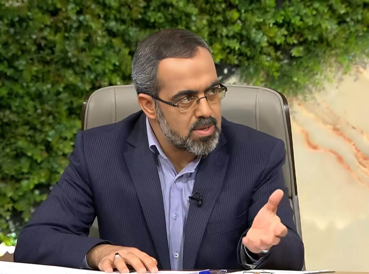ایزدخواه: بانک آینده باید ۱۰ سال پیش در بانک ملی ادغام میشد/ تا سراغ بانک میروی از درون حاکمیت بانک را تطهیر میکنند ایزدخواه: بانک آینده باید ۱۰ سال پیش در بانک ملی ادغام میشد/ تا سراغ بانک میروی از درون حاکمیت بانک را تطهیر میکنند