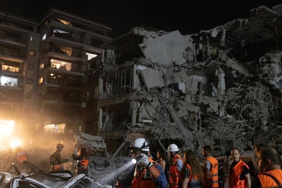 هاآرتص:موشکهای ایران تا کنون به ۱۰ پایگاه راهبردی اصابت کردهاند هاآرتص:موشکهای ایران تا کنون به ۱۰ پایگاه راهبردی اصابت کردهاند