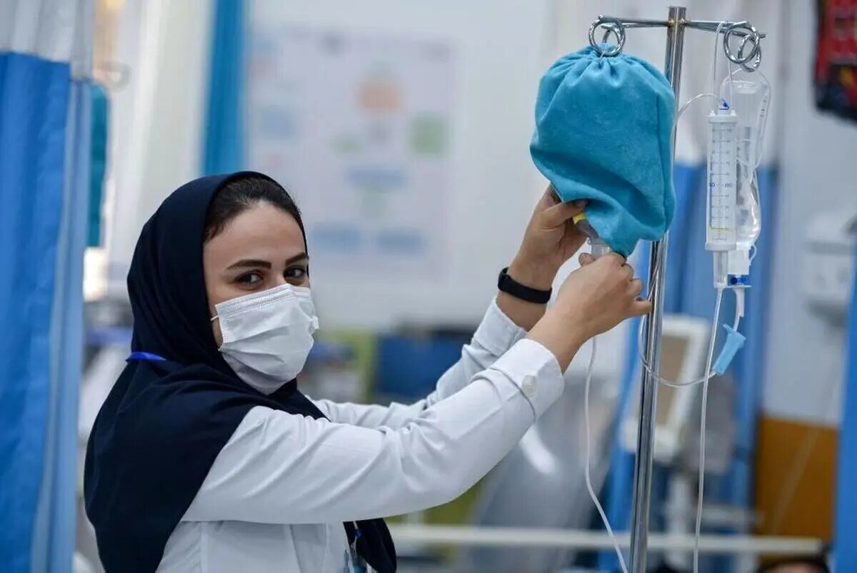 از کرونا تا جنگ؛ پرستاران، ستون سلامت جامعه/ از قبول شیفتهای اضافی تا ایثار در سایه ناملایمات شغلی از کرونا تا جنگ؛ پرستاران، ستون سلامت جامعه/ از قبول شیفتهای اضافی تا ایثار در سایه ناملایمات شغلی