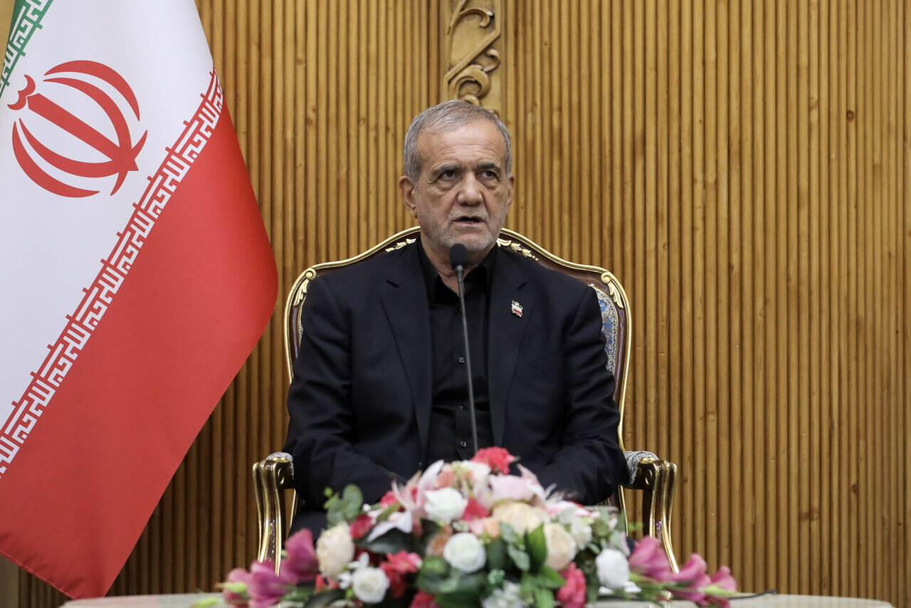 یک سال گذشت؛ چه گذشتنی؟/ تراکم بحرانها از روز اول پیش پای رئیس جمهوری یک سال گذشت؛ چه گذشتنی؟/ تراکم بحرانها از روز اول پیش پای رئیس جمهوری