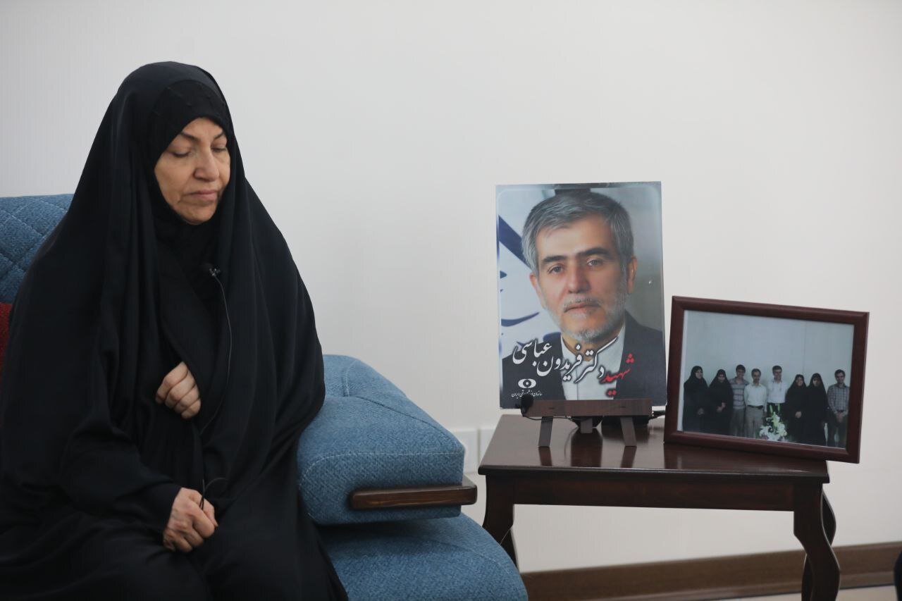 مخبر با خانواده شهید فریدون عباسی دیدار کرد+تصویر