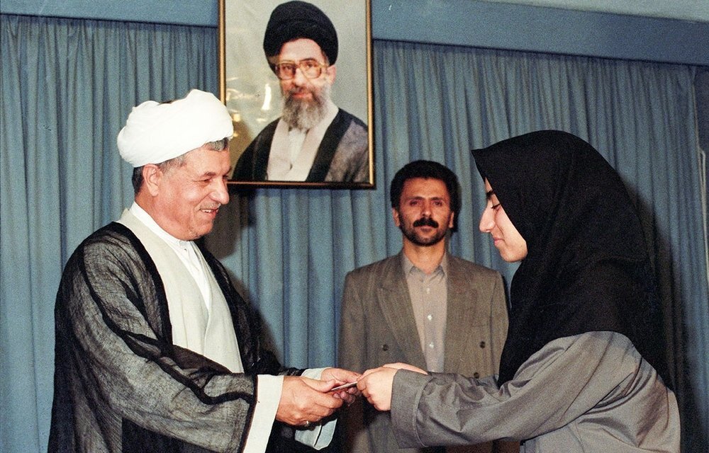 مریم میرزاخانی ۱۸ ساله در روزنامه ۳۰ سال پیش/ عکس مریم میرزاخانی ۱۸ ساله در روزنامه ۳۰ سال پیش/ عکس