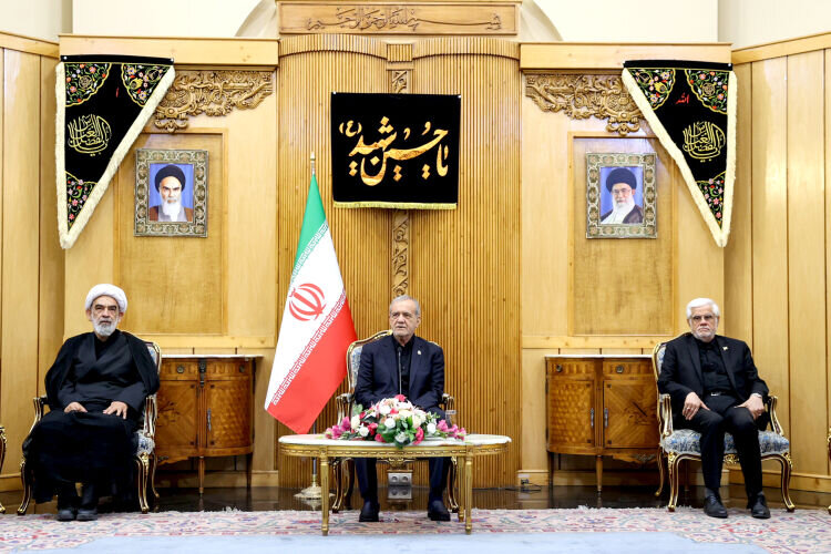 پزشکیان راهی اسلام آباد شد/ مبادلات تجاری ایران و پاکستان به ۱۰ میلیارد دلار ارتقا مییابد/ دشمن برنامه دارد که بین مسلمانان اختلاف بیاندازد پزشکیان راهی اسلام آباد شد/ مبادلات تجاری ایران و پاکستان به ۱۰ میلیارد دلار ارتقا مییابد/ دشمن برنامه دارد که بین مسلمانان اختلاف بیاندازد