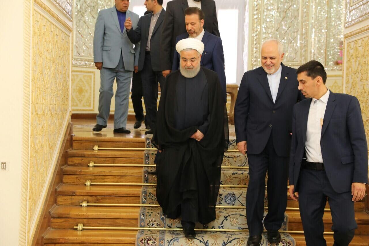 دلواپسی ناتمام دلواپسان یا تسویه حساب همیشگی سیاسی کاران/ تهدید روحانی به محاکمه و خط و نشان برای استیضاح عراقچی در بهارستان چه پیام هایی دارد؟ دلواپسی ناتمام دلواپسان یا تسویه حساب همیشگی سیاسی کاران/ تهدید روحانی به محاکمه و خط و نشان برای استیضاح عراقچی در بهارستان چه پیام هایی دارد؟