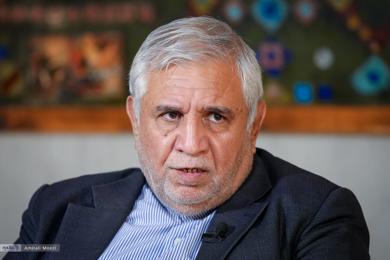 مروری بر سخنرانی رهبر انقلاب مروری بر سخنرانی رهبر انقلاب