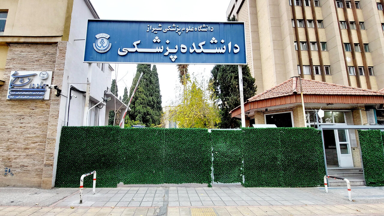 وقتی می گویید سالانه 20درصد به ظرفیت پذیرش دانشجوی پزشکی اضافه کنیم ، یعنی رتبه60000 کنکور وارد دانشکده پزشکی شود وقتی می گویید سالانه 20درصد به ظرفیت پذیرش دانشجوی پزشکی اضافه کنیم ، یعنی رتبه60000 کنکور وارد دانشکده پزشکی شود