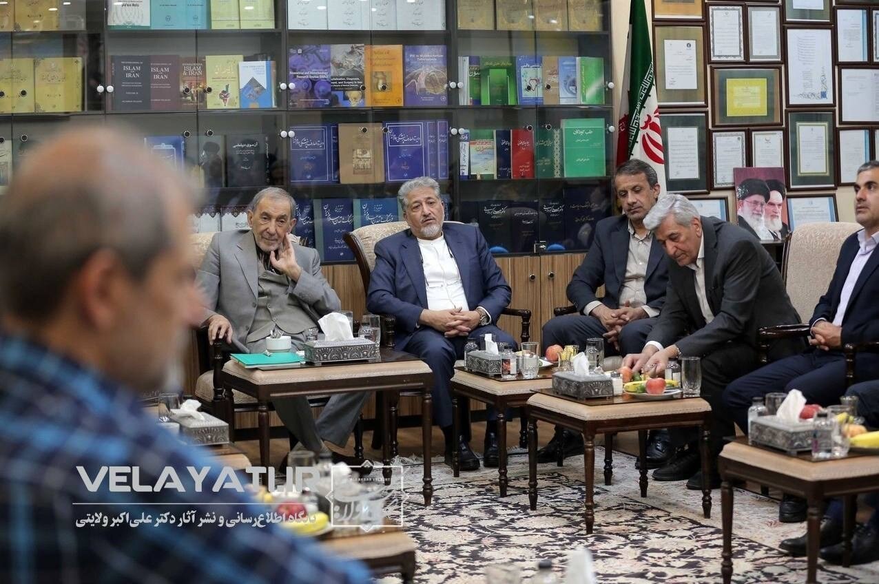 شعری که علی اکبر ولایتی در یک دیدار برای شهید طهرانچی خواند شعری که علی اکبر ولایتی در یک دیدار برای شهید طهرانچی خواند