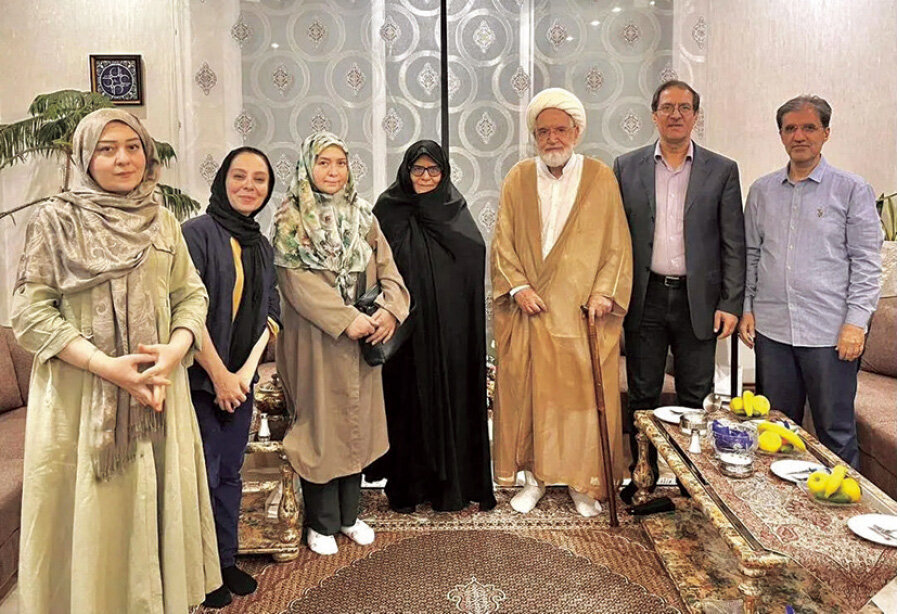 انتقاد از اظهارات اخیر کروبی در جمع فرزندان میرحسین موسوی: می خواهد رفتار88خود را بازسازی کند/ اگر میرحسین لجاجت نمی کرد درسال92رئیس جمهور می شد انتقاد از اظهارات اخیر کروبی در جمع فرزندان میرحسین موسوی: می خواهد رفتار88خود را بازسازی کند/ اگر میرحسین لجاجت نمی کرد درسال92رئیس جمهور می شد