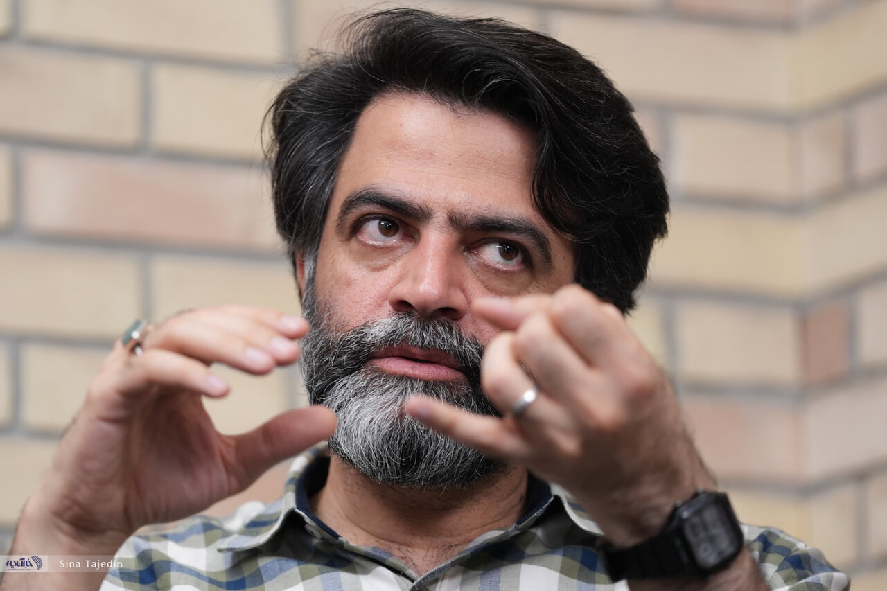 ببینید | محمود کریمی نترسید بگویند «سفارشیساز» است؟/ کارگردان «بچه مردم» چرا برای فیلم اولش به سراغ چنین موضوعی رفت؟ ببینید | محمود کریمی نترسید بگویند «سفارشیساز» است؟/ کارگردان «بچه مردم» چرا برای فیلم اولش به سراغ چنین موضوعی رفت؟