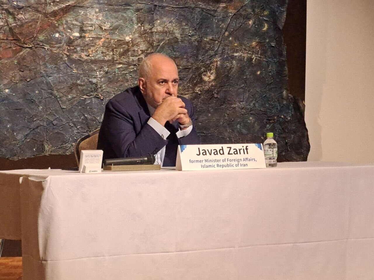 ظریف: به سود آمریکا است که از تسلیم بیقید و شرط ایران دست بردارد و بهسوی مذاکرات واقعی حرکت کند / اخبار اخیر نگرانکننده است ما نباید تماشاگر باشیم ظریف: به سود آمریکا است که از تسلیم بیقید و شرط ایران دست بردارد و بهسوی مذاکرات واقعی حرکت کند / اخبار اخیر نگرانکننده است ما نباید تماشاگر باشیم