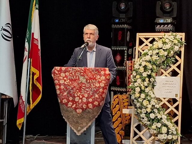 حضور وزیر ارشاد در لرستان برای تجلیل از فرشید صمدیپور/ این نه پاسداشت یک فرد که پاسداشت نماد هنر مردمی است حضور وزیر ارشاد در لرستان برای تجلیل از فرشید صمدیپور/ این نه پاسداشت یک فرد که پاسداشت نماد هنر مردمی است