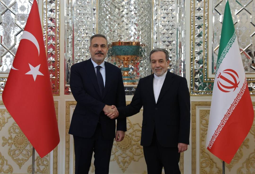 کسی که از مهار ایران استقبال میکند نمیتواند نقش میانجی یا واسطه را اجرا کند / ترکیه برای صرف نظر از گاز و بازار ایران به آمریکا امتیاز نمیدهد کسی که از مهار ایران استقبال میکند نمیتواند نقش میانجی یا واسطه را اجرا کند / ترکیه برای صرف نظر از گاز و بازار ایران به آمریکا امتیاز نمیدهد