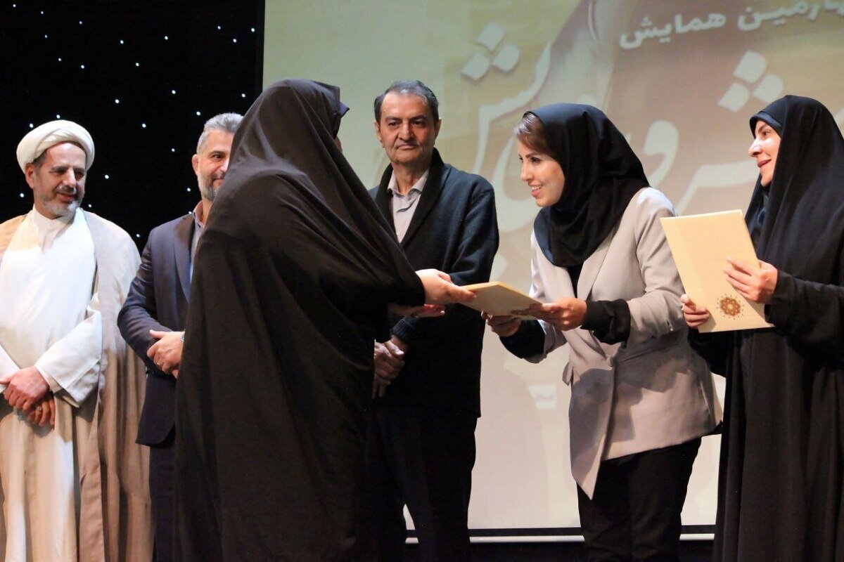 گردهمایی بزرگ ۳۹۰ نویسنده در تهران؛ جشن ادبی سال برگزار شد گردهمایی بزرگ ۳۹۰ نویسنده در تهران؛ جشن ادبی سال برگزار شد