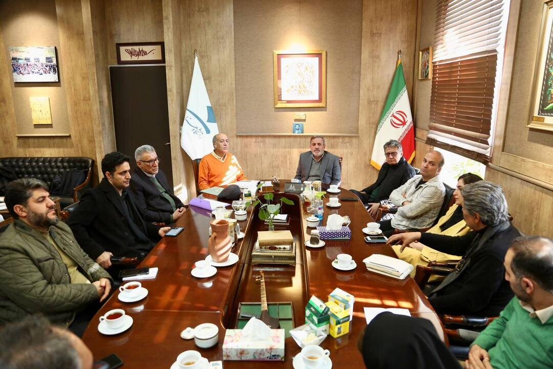«پاییز-برگ»؛ هنر محیطی در قلب میدان مشق تهران «پاییز-برگ»؛ هنر محیطی در قلب میدان مشق تهران