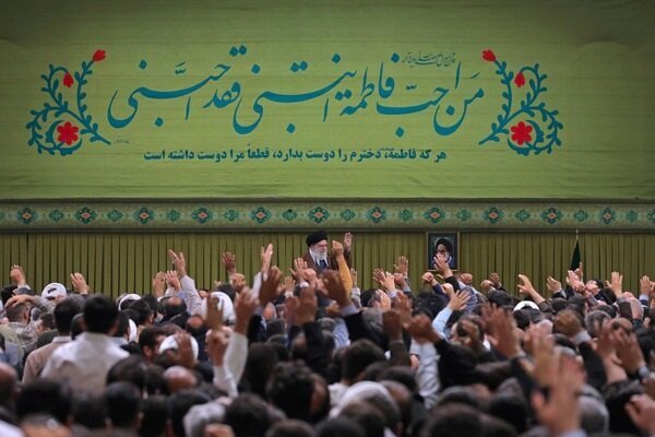 مداح معروف در صف اول دیدار با رهبر انقلاب + عکس مداح معروف در صف اول دیدار با رهبر انقلاب + عکس