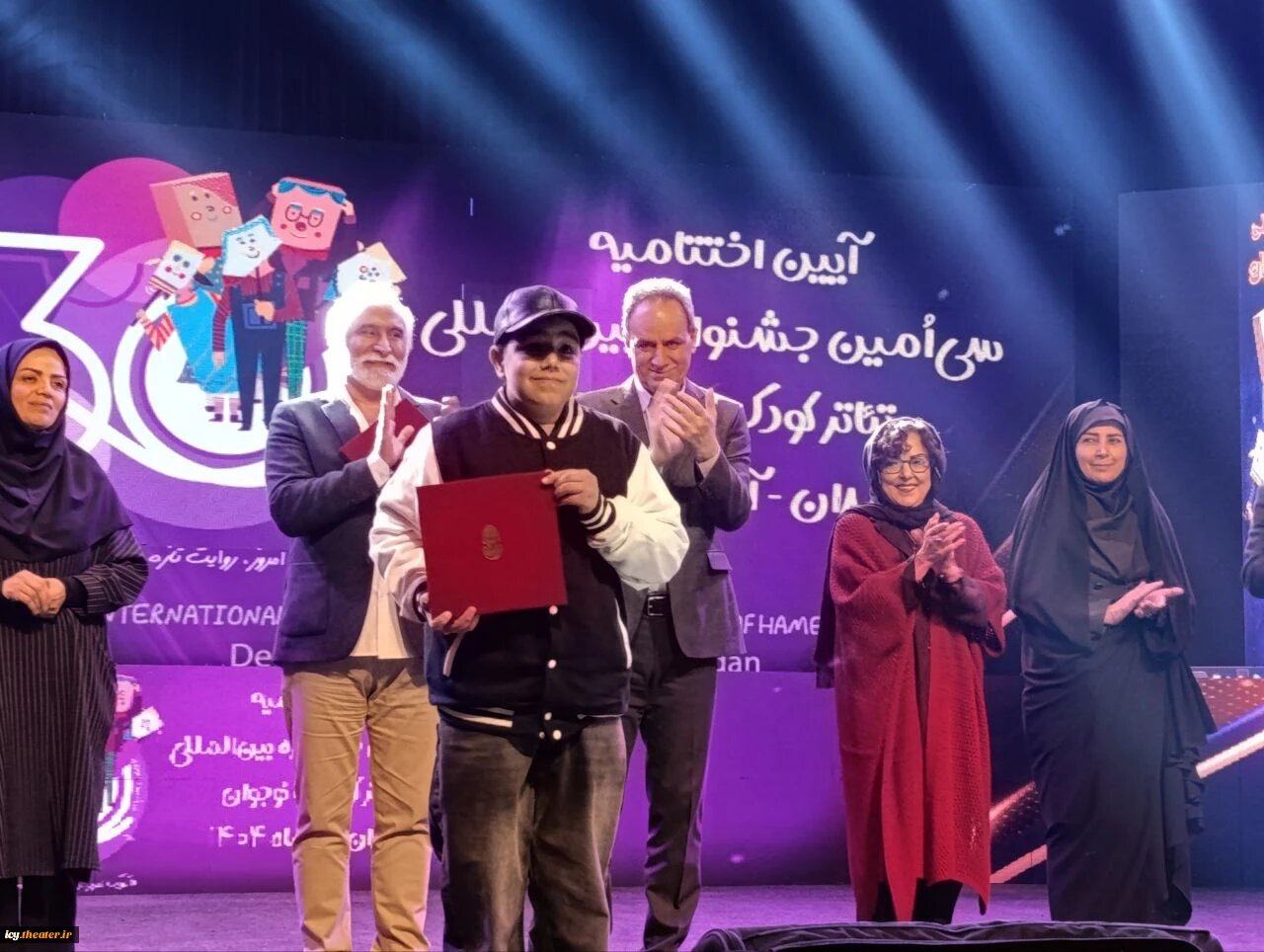 اعلام استقرار دبیرخانه دائمی جشنواره تئاتر کودک و نوجوان در همدان/ برگزیدکان اعلام شدند اعلام استقرار دبیرخانه دائمی جشنواره تئاتر کودک و نوجوان در همدان/ برگزیدکان اعلام شدند