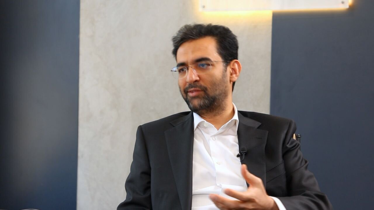 میگن ۲۰ تا باجناق تو بیابونی گرفتار گرگ شده بودند، فریاد میزدند که امان از بی کسی! / کنایه آذری جهرمی درباره عملکرد برخی از اعضا دولت میگن ۲۰ تا باجناق تو بیابونی گرفتار گرگ شده بودند، فریاد میزدند که امان از بی کسی! / کنایه آذری جهرمی درباره عملکرد برخی از اعضا دولت