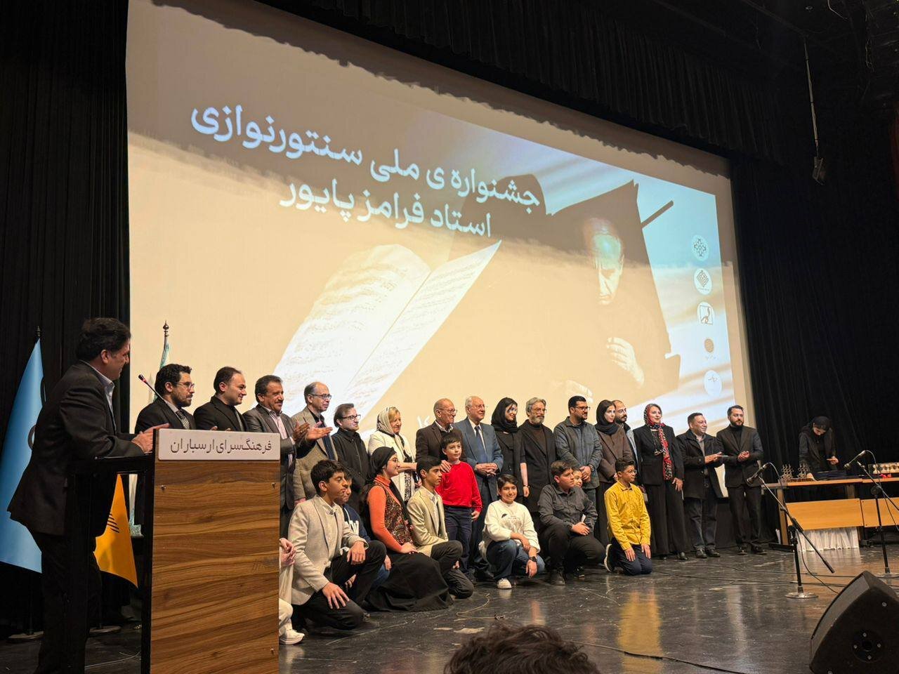 انتقاد تند حسین علیزاده از وضعیت موسیقی امروز: مشکل موسیقیهایی بازاری است که پولهای کثیف پشت آنهاست انتقاد تند حسین علیزاده از وضعیت موسیقی امروز: مشکل موسیقیهایی بازاری است که پولهای کثیف پشت آنهاست