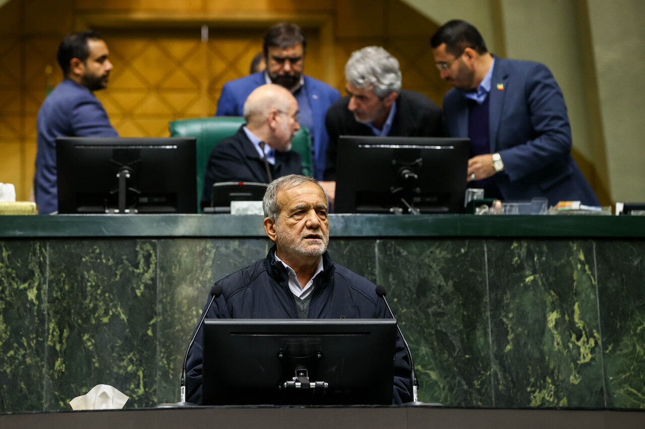 نماینده میبد: بیش از ۱۰۰ نماینده پای سوال از رئیسجمهور ایستادهاند؛ از ارز تا بازار/ نقوی حسینی: مجلس باید به معیشت مردم بپردازد اما فرار به جلو نکند نماینده میبد: بیش از ۱۰۰ نماینده پای سوال از رئیسجمهور ایستادهاند؛ از ارز تا بازار/ نقوی حسینی: مجلس باید به معیشت مردم بپردازد اما فرار به جلو نکند