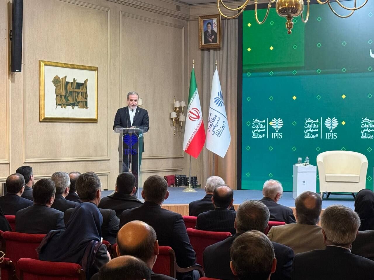 عراقچی: کسی حق ندارد به ما بگوید چرا نباید غنیسازی داشته باشیم/اهل جنگ و دیپلماسی هستیم/ آرایش نظامی ما را نمیترساند عراقچی: کسی حق ندارد به ما بگوید چرا نباید غنیسازی داشته باشیم/اهل جنگ و دیپلماسی هستیم/ آرایش نظامی ما را نمیترساند