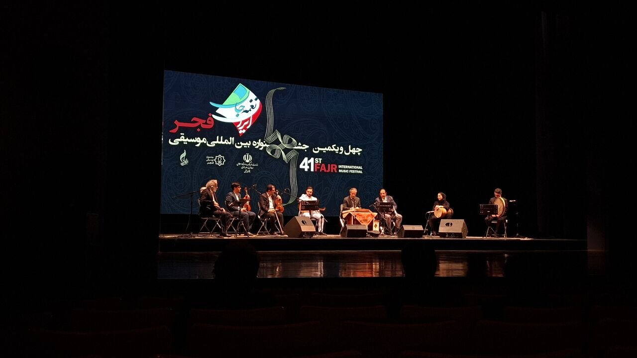 اجرایی همراه با ابهام در روز اول موسیقی فجر / گروه ۸ نفره به جای ارکستر نواخت اجرایی همراه با ابهام در روز اول موسیقی فجر / گروه ۸ نفره به جای ارکستر نواخت