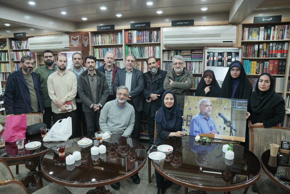 از زیرخاکی دوره جنگ در حوزه مطبوعات رونمایی شد از زیرخاکی دوره جنگ در حوزه مطبوعات رونمایی شد