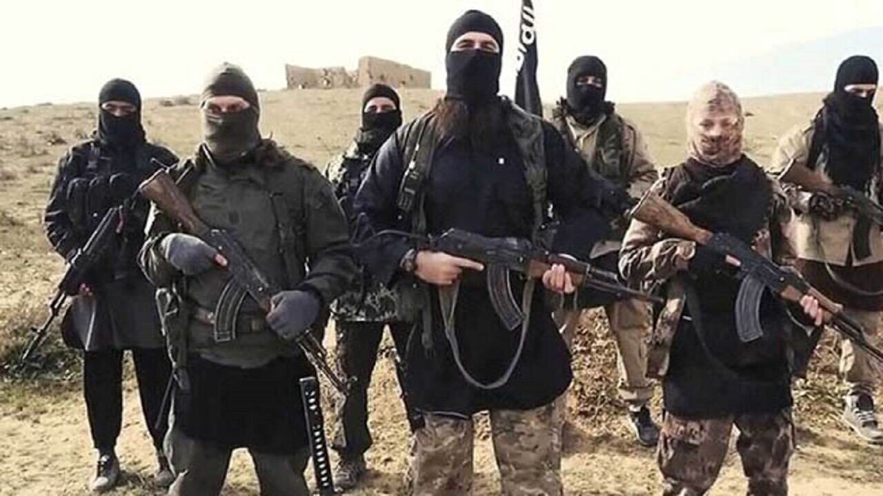 داعش مسئولیت قتل ۴ نیروی امنیتی سوریه در شهر رقه را بر عهده گرفت داعش مسئولیت قتل ۴ نیروی امنیتی سوریه در شهر رقه را بر عهده گرفت