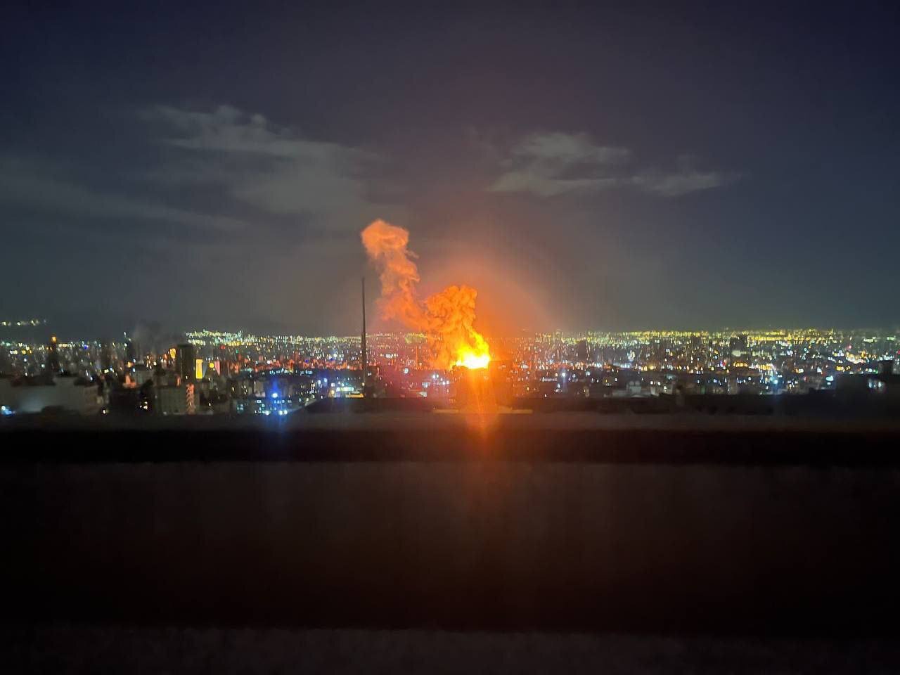 فوری/ تصویری از انفجار در غرب تهران فوری/ تصویری از انفجار در غرب تهران
