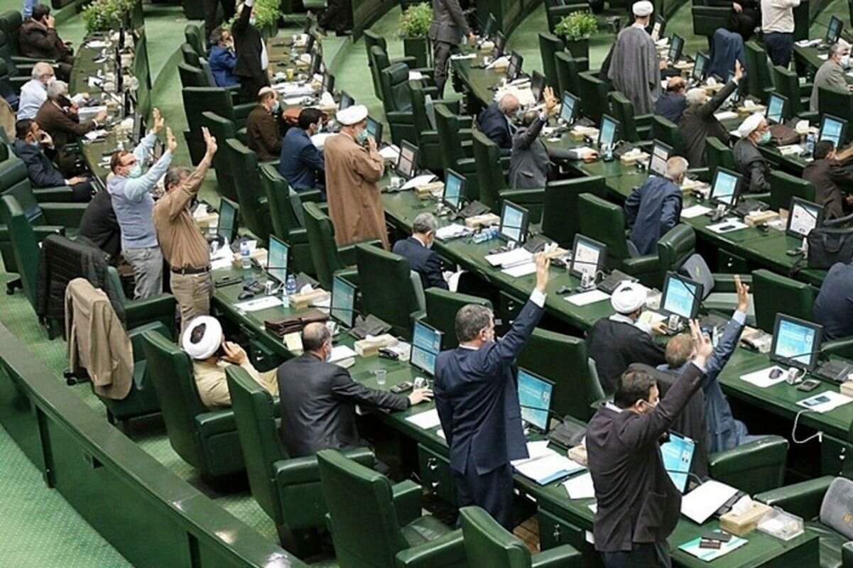 روزنامه نزدیک به قالیباف خطاب به نمایندگانی که می گویند "مجلس تعطیل شده" : به فکر حفظ جان تان هستند/ دل تان برای هیاهو تنگ شده؟ روزنامه نزدیک به قالیباف خطاب به نمایندگانی که می گویند "مجلس تعطیل شده" : به فکر حفظ جان تان هستند/ دل تان برای هیاهو تنگ شده؟