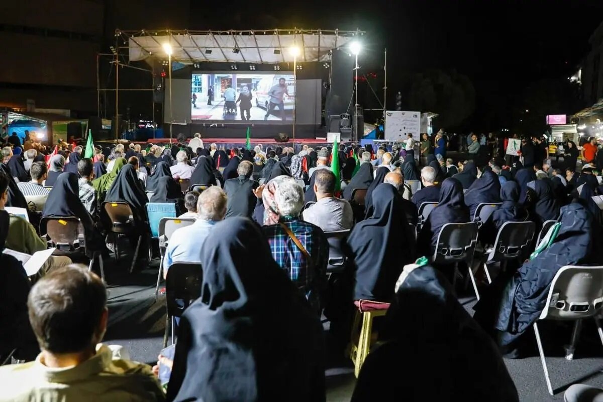 اکران سیار «قمار باز» در میادین شهری اکران سیار «قمار باز» در میادین شهری
