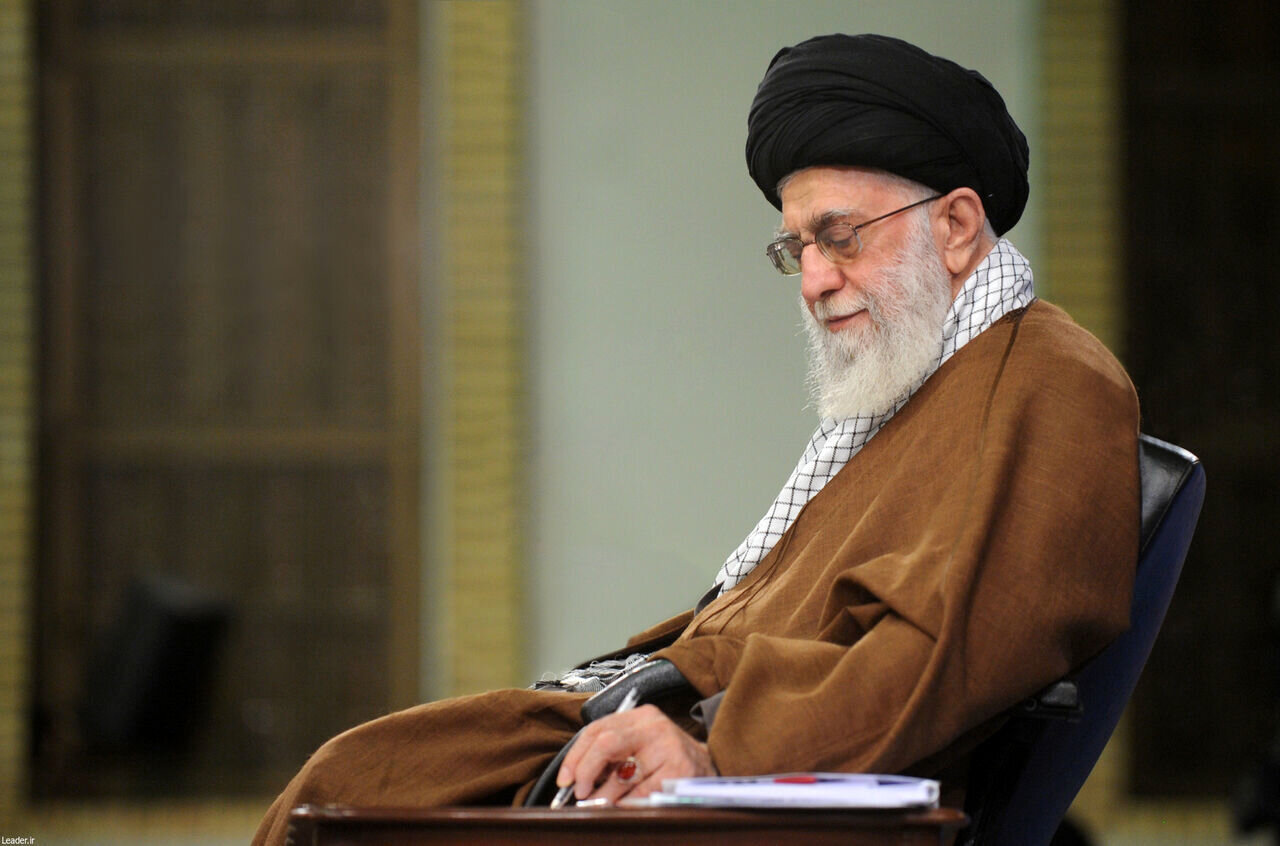 رهبر شهید انقلاب: پول ملی باید تقویت بشود، این در آبروی کشور اثر دارد رهبر شهید انقلاب: پول ملی باید تقویت بشود، این در آبروی کشور اثر دارد