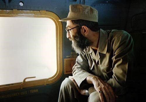 در میانه آتش و جنگ؛ رییس جمهور روحانی لباس نظامی بر تن کرد در میانه آتش و جنگ؛ رییس جمهور روحانی لباس نظامی بر تن کرد