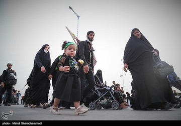 پذیرایی از زوار اربعین حسینی در مرز شلمچه