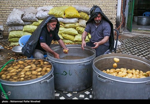 پذیرایی از زوار اربعین حسینی در مرز شلمچه