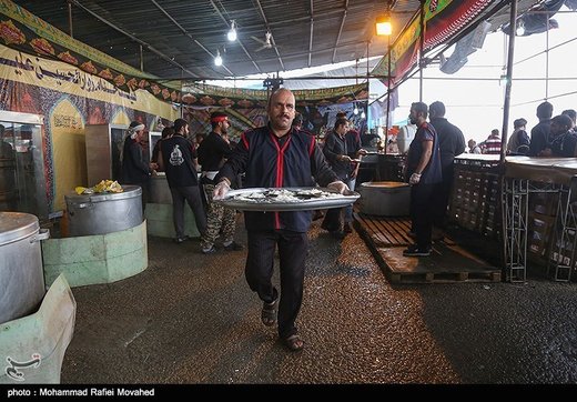 پذیرایی از زوار اربعین حسینی در مرز شلمچه