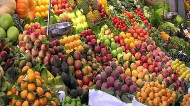 تنور بازار میوه با نزدیک شدن به شب یلدا داغ می شود