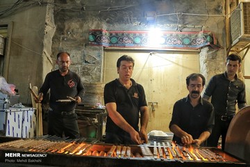 پذیرایی عراقی ها از زائران اربعین