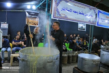 پذیرایی عراقی ها از زائران اربعین