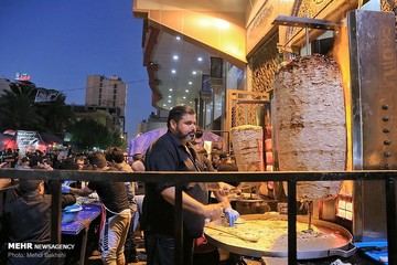 پذیرایی عراقی ها از زائران اربعین