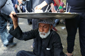 پذیرایی عراقی ها از زائران اربعین