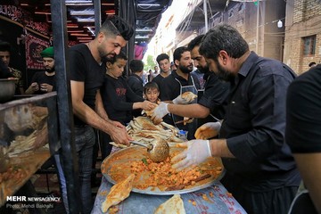 پذیرایی عراقی ها از زائران اربعین