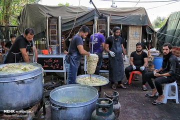 پذیرایی عراقی ها از زائران اربعین