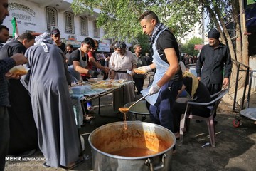 پذیرایی عراقی ها از زائران اربعین