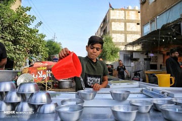 پذیرایی عراقی ها از زائران اربعین