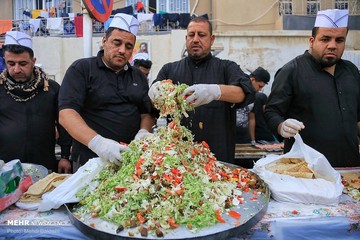 پذیرایی عراقی ها از زائران اربعین