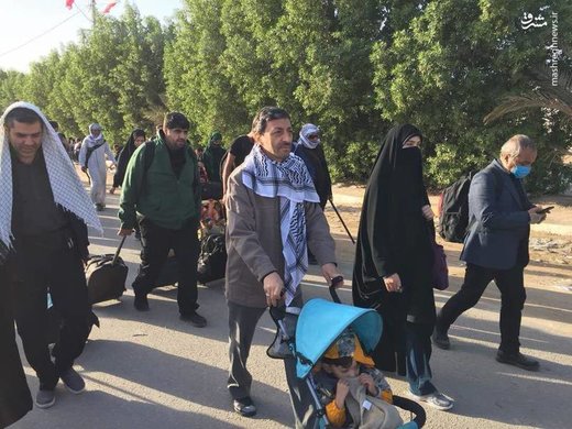 عکس | حضور خانوادگی رئیس کمیته امداد در راهپیمایی اربعین عکس | حضور خانوادگی رئیس کمیته امداد در راهپیمایی اربعین