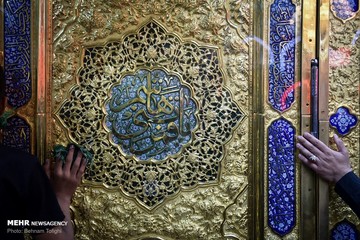 عزاداران اربعین در حرم حضرت عباس (ع)