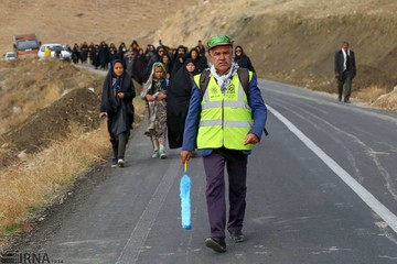 زائران پیاده چناران شهر خراسان شمالی